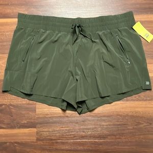 Woman’s Olive Green All in motion shorts. Size 2X New with tags